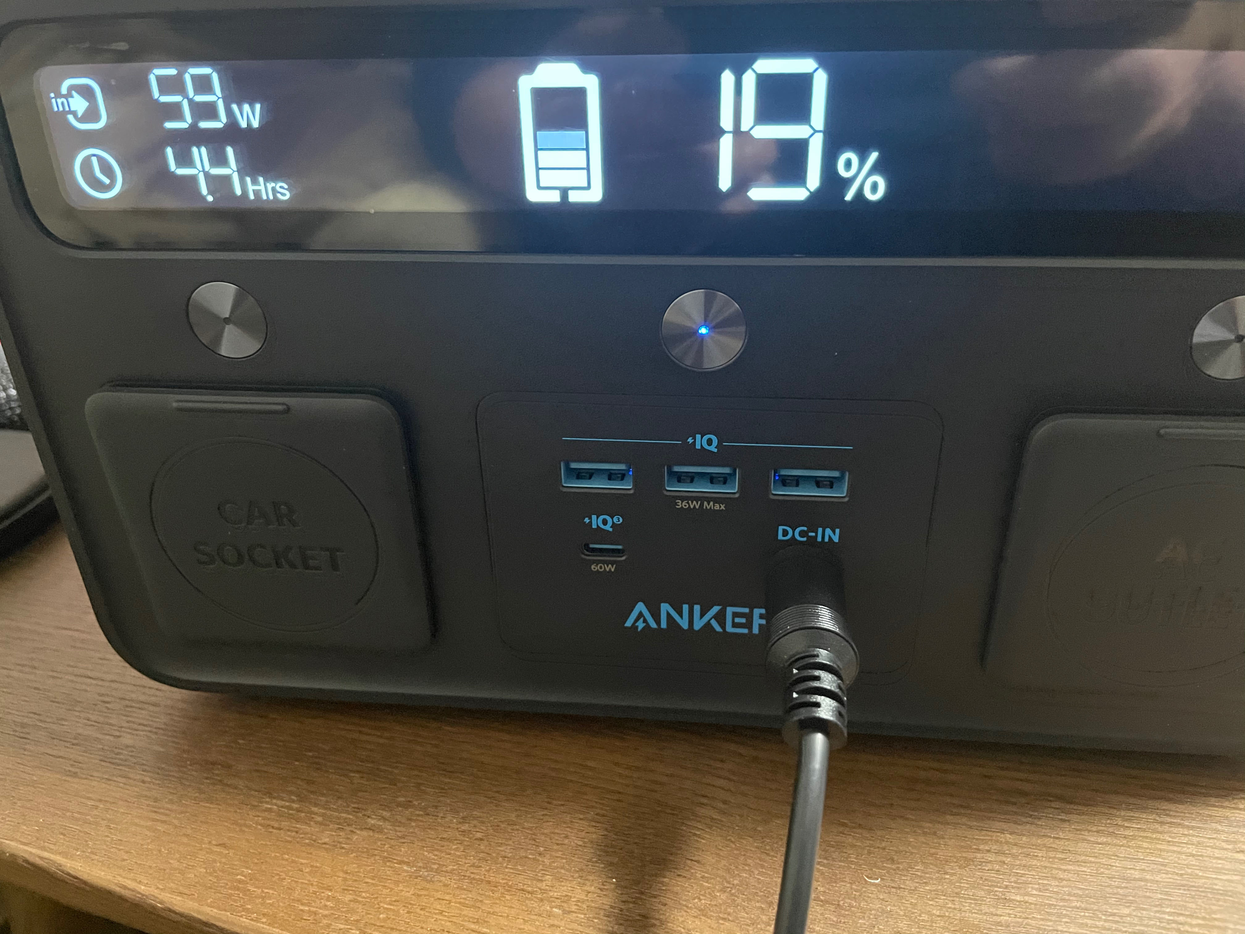 ポータブル電源　Anker PowerHouse II 400 アダプタ充電