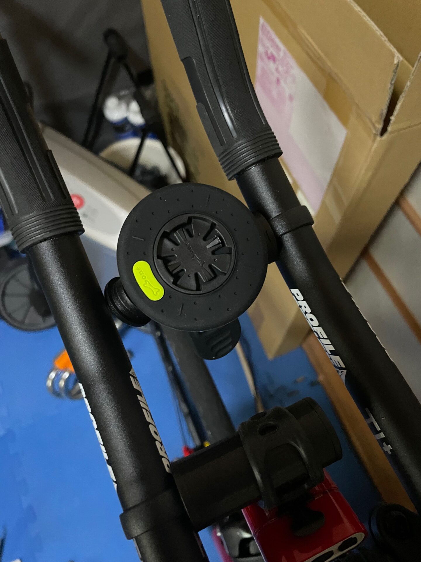 ロードバイク　スマートフォンホルダー　Tie Connect System (Bike Tie Connect)　台座取付