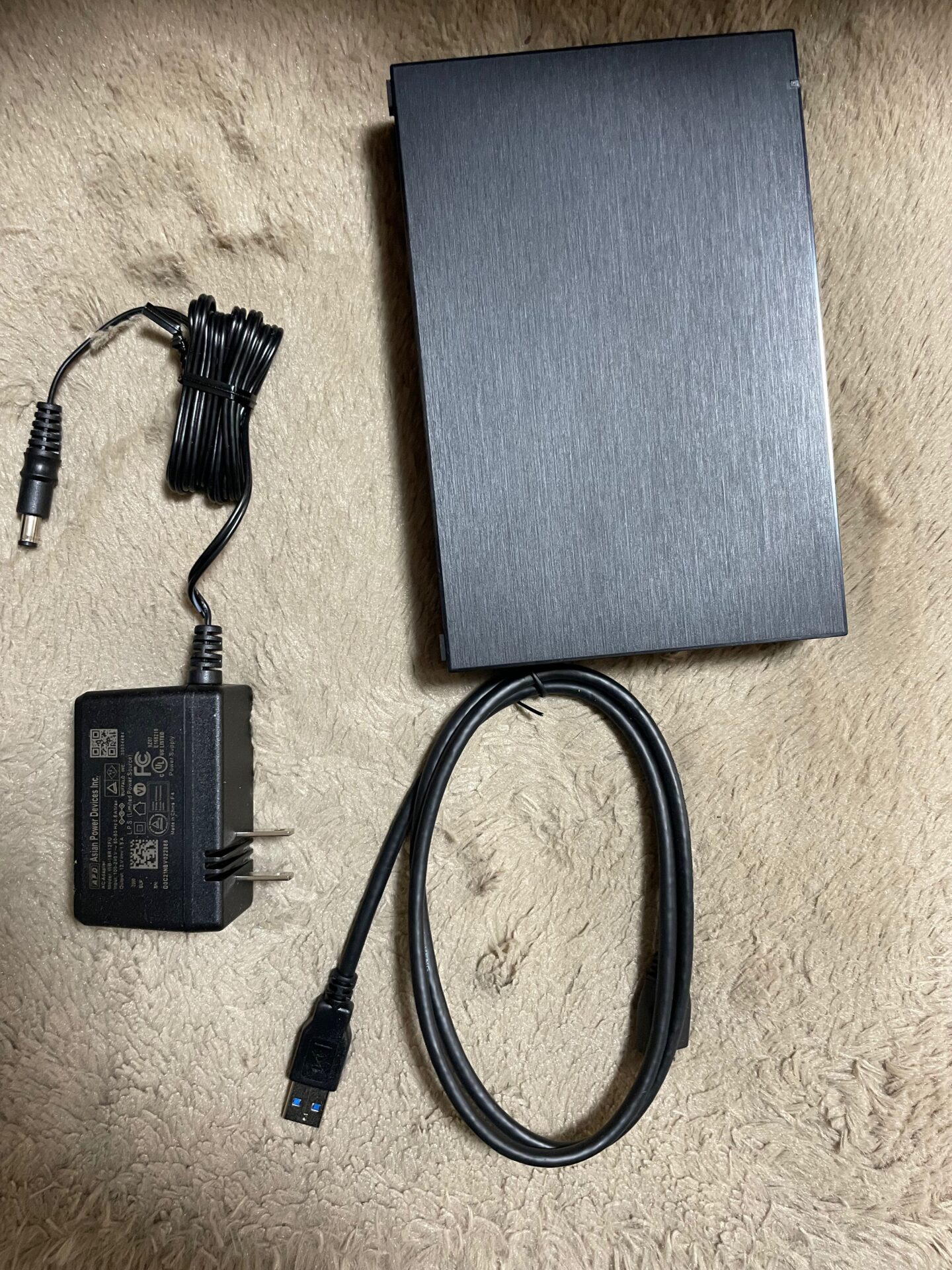 BUFFALO USB3.2(Gen.1)対応外付けHDD 4TB ブラック HD-LE4U3-BA　中身