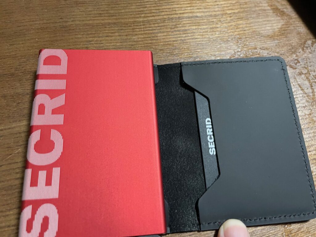 SECRID Slimwallet Matte Black & Red　カード入れがかっこいい
