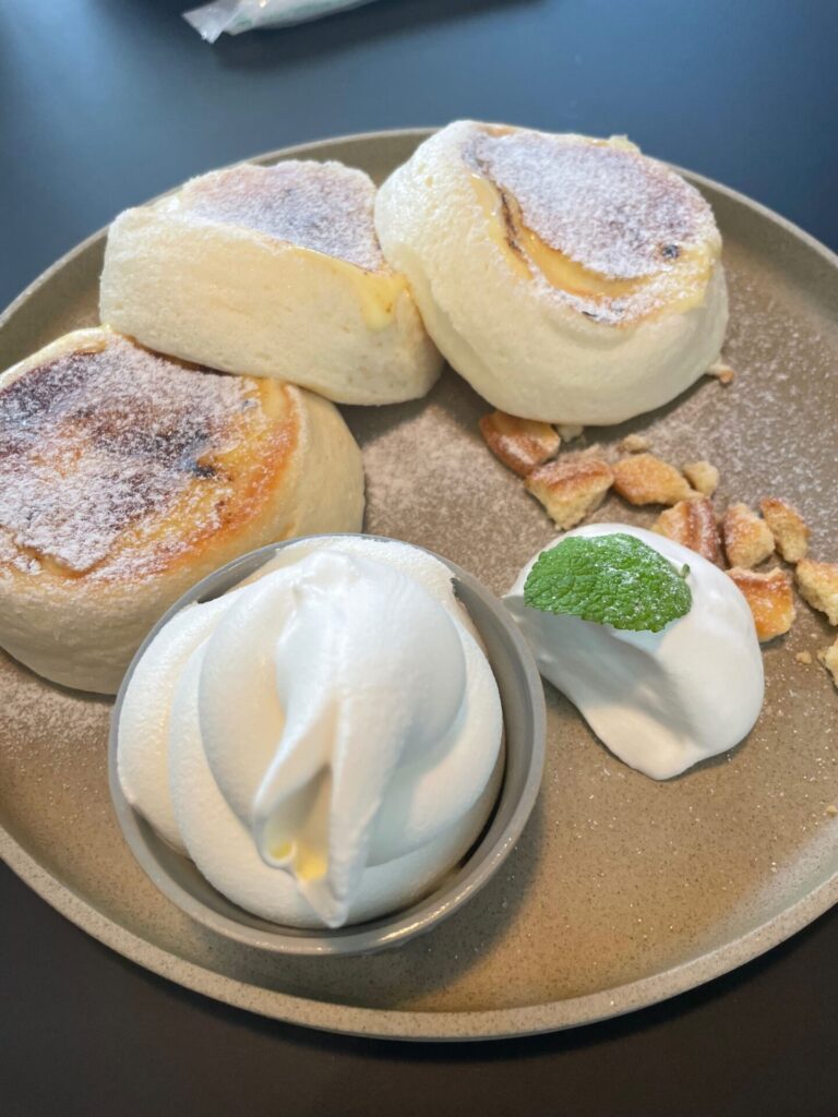 tripcafeokinawa瀬底店　みんな大好きクリームブリュレパンケーキの３