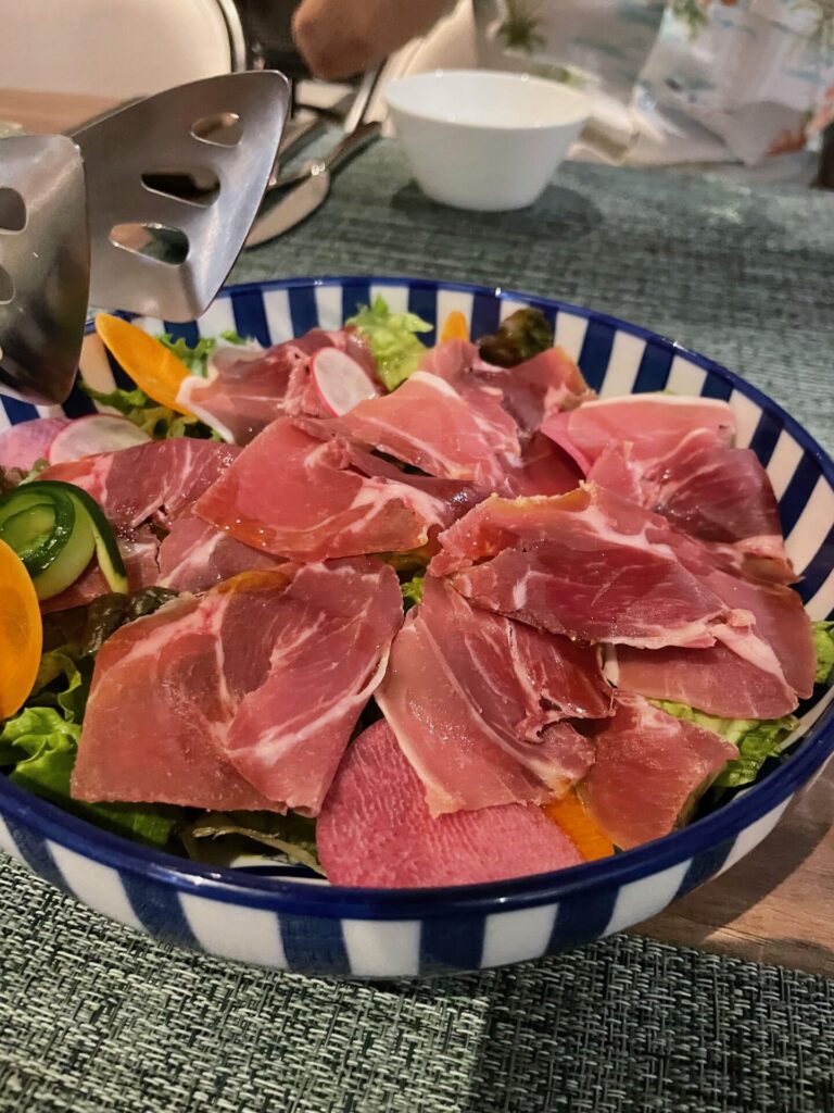 ヒルトン沖縄瀬底リゾート　レストラン　サラダ