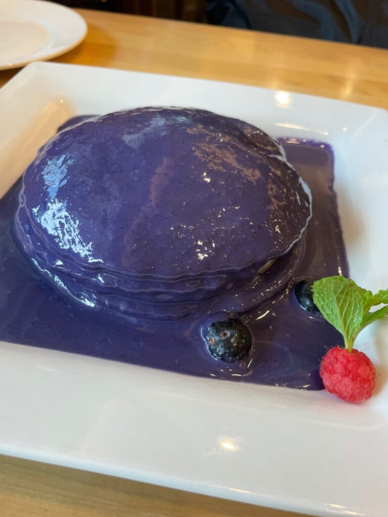 ヨーグル ストーリー　YOGUR STORY　紫のパンケーキ　ウベパンケーキ