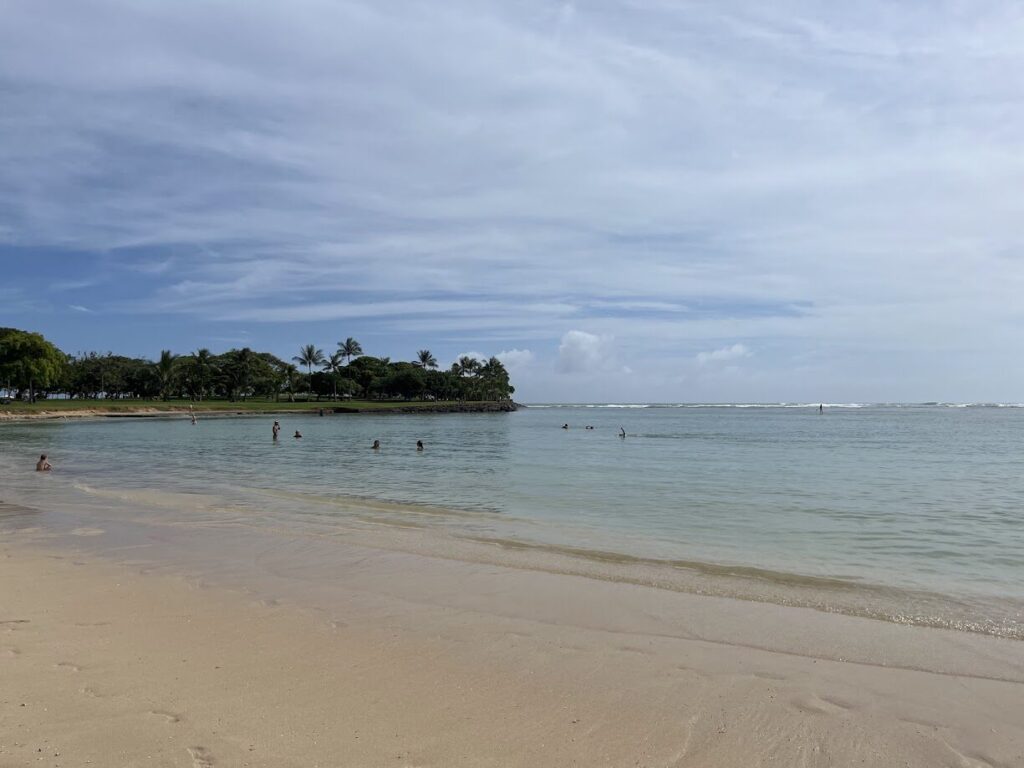 ホノルルトライアスロン　受付会場　マジックアイランド　海　ビーチ　アラモアナ　砂浜　綺麗